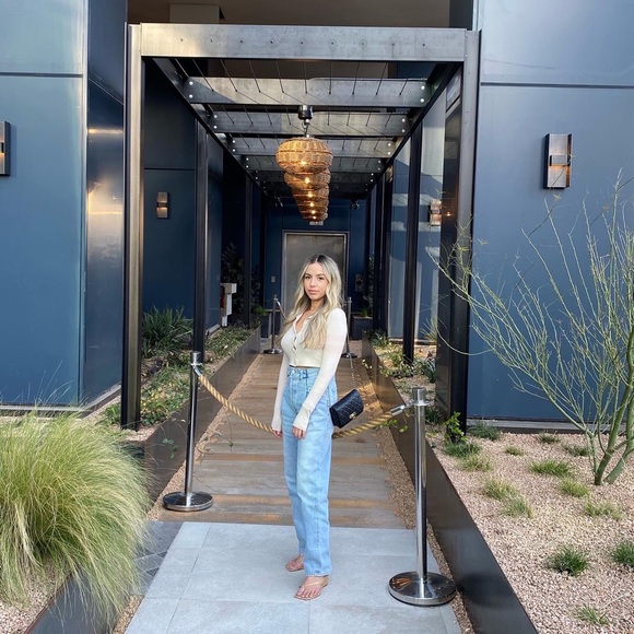 Meet your Posher, Ali - Picture 3 of 12